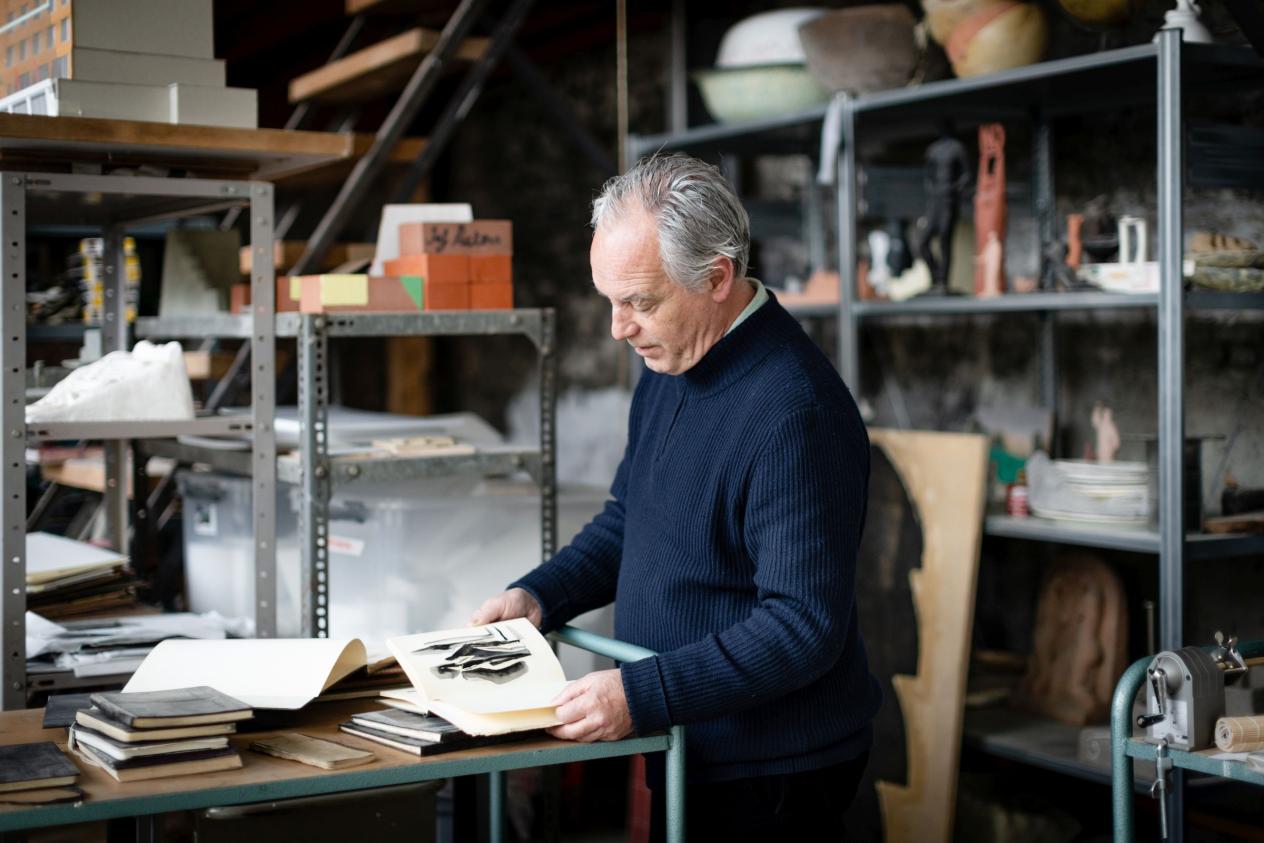 Philip Aguirre y Otegui in zijn atelier