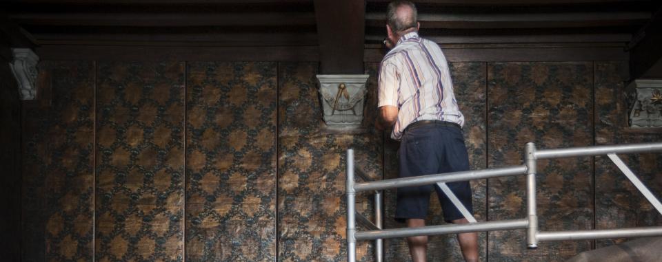 werken in het museum voor heropening