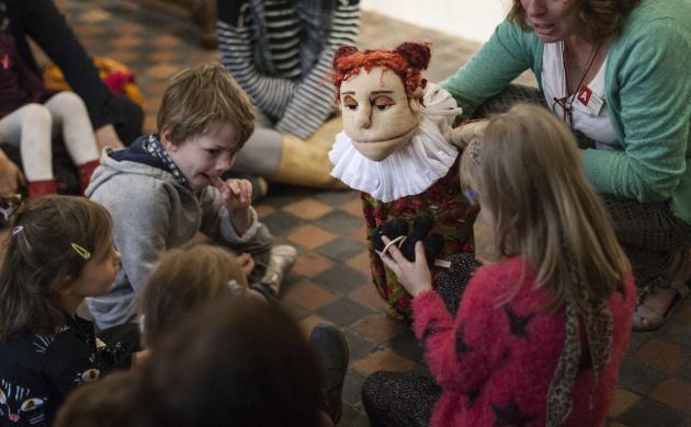 foto: Ans Brys handpop Martina en enkele kinderen