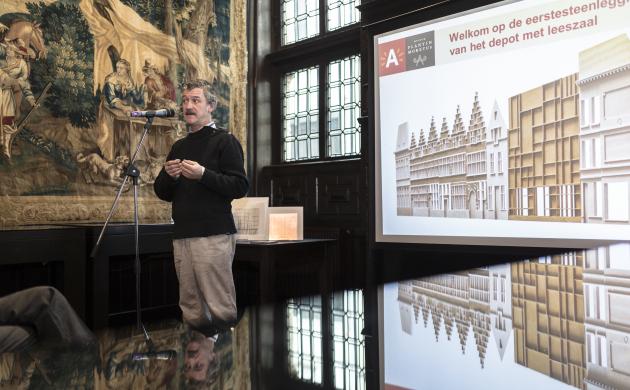 eerste steenlegging nieuwe leeszaal