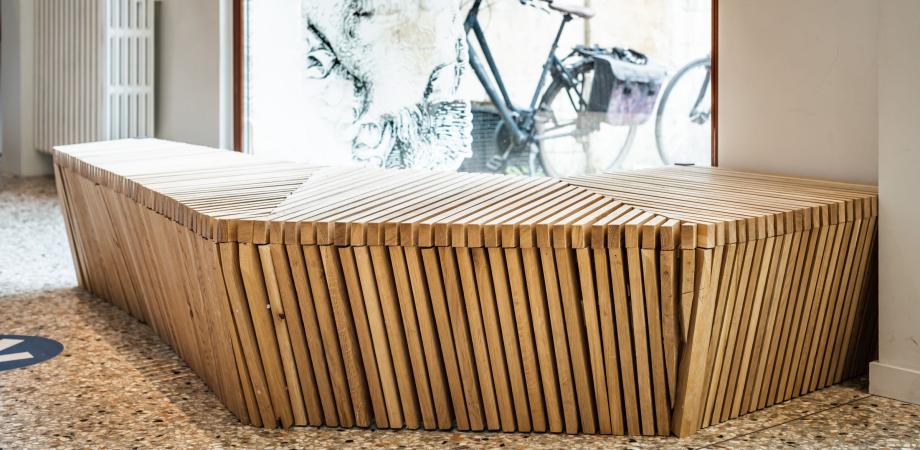 zitbank ontworpen door student architectuur op maat van het museum